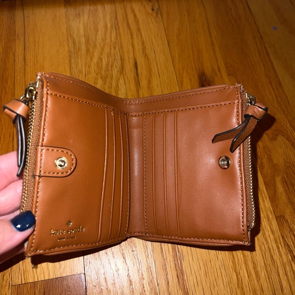 Kate Spade brown bifold wallet - Picture 2 of 4